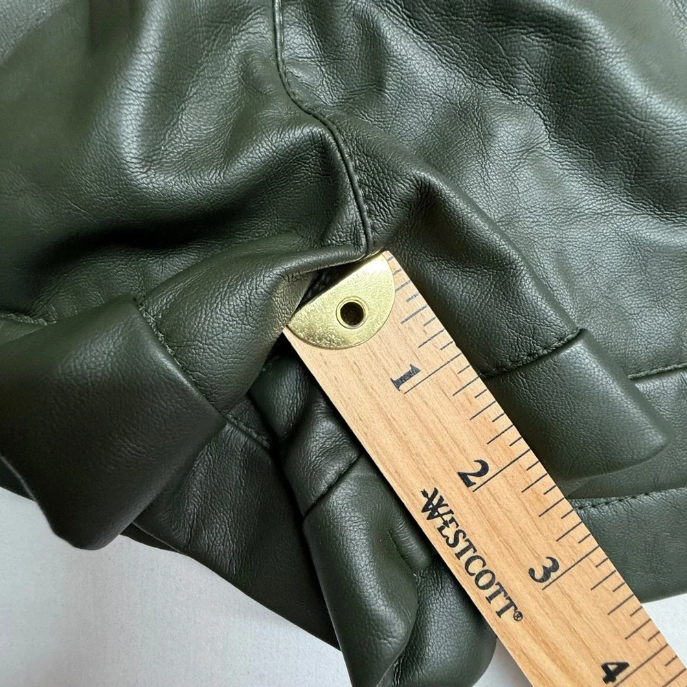 Two Cumberland Faux Leather Shorts Womens Medium Olive Green Elastic‎ Waist NWT